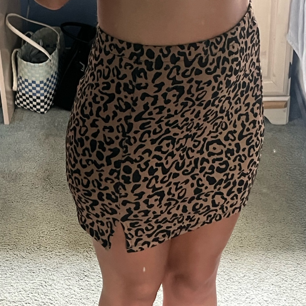 Forever 21 tight midi cheetah skirt